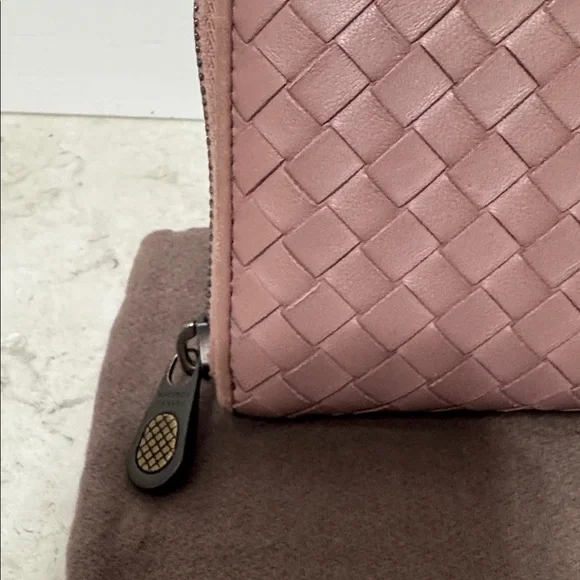 Bottega Veneta Intrecciato Leather zippy wallet in Mauve Full Inclusion - Picture 3 of 15